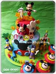 1st Cartoon Character Birthday Cake Images Pin By I Heart Disney Stories On Mickey Coomp Mickey And Minnie Cake Disney Cakes Character Cakes