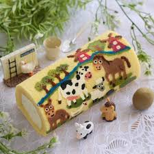 Roll cake) adalah kue bolu yang dipanggang menggunakan loyang dangkal, diisi dengan selai atau krim mentega kemudian digulung. Kreasi Bolu Gulung Mewah Swiss Sarat Warna Alamiah Buatlah Versi Anda Sendiri