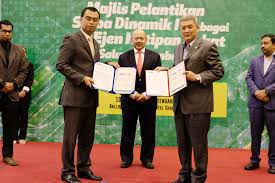 Timbalan pengerusi lembaga zakat selangor (mais). Lembaga Zakat Selangor Mais Halaman 5
