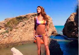 Briatore ci fa sapere che sta bene con un selfie dal san raffaele nelle sue storie instagram. Ops Social Di Belen Selvaggia Lucarelli Incastra La Nemica Giurata Il Post Che Svela Il Misfatto Foto