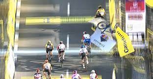 On tuesday, he was a stage winner again at a grand tour race, taking the lead in the final stretch of the closing sprint to win the fourth stage of the spanish vuelta. Massive Crash Mars Finish Sprint At Tour Of Poland Canadian Cycling Magazine