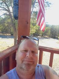 Okay so why I didn't take alot of pictures with all family members Sunday i  really don't know or have a really good excuse except for the fact that I  was hungry