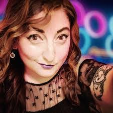 Amanda Abella's Instagram, Twitter & Facebook