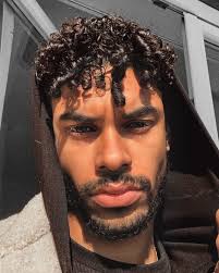 Elias Nieto's Instagram, Twitter & Facebook