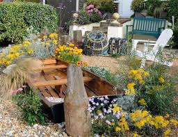 Dreamy Beach Themed Garden Decor Ideas 26 Gardenoholic Beach Theme Garden Coastal Gardens Garden Decor
