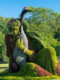 Living Plant Sculptures At The Montreal Botanical Gardens Montreal Botanical Garden Garden Art Topiary Garden