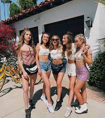 Pin By Julianne Holland On Role Model Friend Photoshoot Festival Outfits Best Friend Pictures