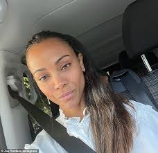 Schnell informiert über die wichtigsten news aus politik, sport, wetter und finanzen sowie spannende themen zu stars, reise, auto und lifestyle. Zoe Saldana Sieht Schick Aus Als Sie Florenz Mit Ihren Drei Kindern Und Ihrem Ehemann Erkundet Aktuelle Boulevard Nachrichten Und Fotogalerien Zu Stars Sternchen