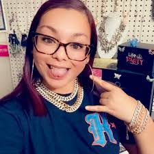 Shameka Houston's Instagram, Twitter & Facebook