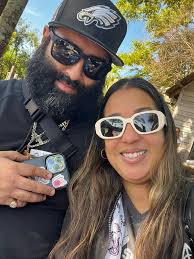 I sure wish I could have a guy girl girl dynamic. An open poly event. It's  either we are people of God and monogamous or too poly free with jealously  interweaved. I