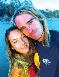 Pamela Dillon's Instagram, Twitter & Facebook