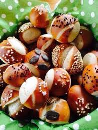 Super Party Snack Der Unglaublich Schnell Geht Und Dazu Halt Auch Echt Lecker Schmeckt Laugenkonfekt Man Ne Snacks Fur Party Fingerfood Essen Und Trinken