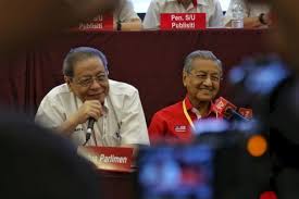 He is prominent leader of the democratic action party (dap), the largest multiracial opposition party in malaysia. Dr M I M Not So Liberal To Kiss Kit Siang Mahathir Mohamad Kit Conference
