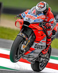 Depois de largar na pole e perder posições ainda nos primeiros metros, o francês de nice se recuperou, contou com a queda de rivais e venceu em portimão com autoridade. Motogp Jorge Lorenzo Vence O Gp Da Italia Moto Ducati Motogp Valentino Rossi Ducati Hypermotard