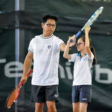 Best private tennis lessons & classes for beginners. Comparing Benefits Of Private Tennis Lessons Vs Group Tennis Lessons