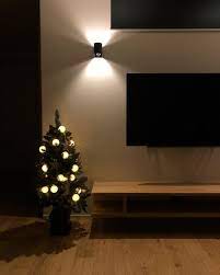画像に含まれている可能性があるもの リビング クリスマスツリー テーブル 室内 リビング インテリア 点灯 インテリア シンプル
