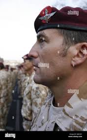 Parachute army close hi-res stock photography and images