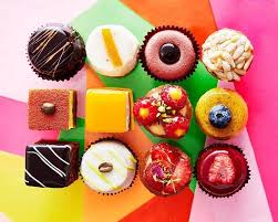 Poche le fonti scritte riguardo i prodotti di pasticceria fino oltre al panettone, che è stato insignito nel 2016 del titolo di ambasciatore dell'alta pasticceria. Le Pasticcerie Di Roma Da Provare Assolutamente My Luxury