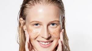 Beginne an der kieferlinie und ziehe die maske langsam von deinem gesicht. Gesichtspeeling Selber Machen Richtige Pflege Fur Ihren Hauttyp Nivea