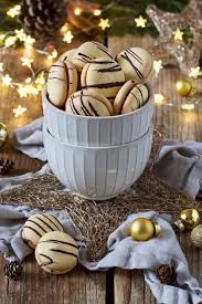 Dotterbusserl Rezept Zur Dotterverwertung Sweets Lifestyle Rezept Kekse Backen Rezept Platzchen Backen Weihnachten Rezepte Kekse Weihnachten