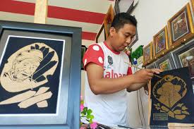 Bahasa madura daun ini adalah daun kolpoh, gaes dalam bahasa jawa disebut daun gempol.untuk yang punya penyakit darah. Warga Gempol Ini Gunakan Daun Sebagai Media Ukir Wajah Radar Bromo