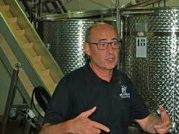Jean Francois Chapelle Explique Le Travail En Cave Pour Les Vendanges Journee Vendanges Domaine Chapelle Santenay Gou Vendange Blog Agriculture Biologique