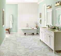 Armstrong Luxury Vinyl Tile Flooring Lvt Marble Gray Bathroom Inspiration Badezimmer Vinyl Vinylboden Bodenbelag Fur Badezimmer