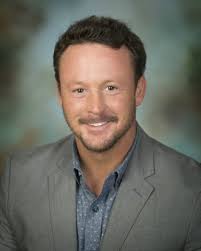 What does 34 years with Halliburton look like? For Larry Eoff, it looks  like global collaboration, scientific innovation, and a career spent  sharing knowledge. From senior chemist to chief scientific advisor, Larry