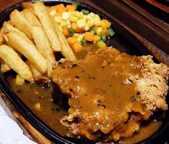 Hot plate chicken / hot plate ayam ini berguna untuk menahan panas makanan agar tidak cepat dingin saat disajikan sehingga membuat makanan tetap enak disantap. Nibble Id 8 Chicken Steak Di Jakarta Ini Terkenal Enak