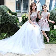 Se vuoi comprare abiti mamma della sposa, gillne.it negozio online di fornire con la piu discreta ed elegante abiti mamma della sposa. Famiglia Corrispondenza Abiti Madre Figlia Abiti Da Sposa Lunghezza Piano Mamma E Figlia Vestito Dal Bambino Tutu Gonne Blu Fotografia Family Matching Mom And Daughterfamily Matching Outfits Aliexpress