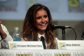 Kahana leiht seit ihrem 10. Krass So Ahnlich Sehen Sich Victoria Justice Und Nina Dobrev