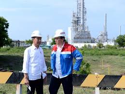 Megaproyek grr tuban merupakan kerja sama antara pertamina dengan perusahaan rusia, rosneft oil company dengan nilai investasi rp225 triliun. Kebersamaan Jokowi Dan Ahok Saat Tinjau Kilang Di Tuban Bisnis Liputan6 Com