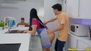 Très juste l'ascenseur social n'est du tout en panne, simplement que pour le plus grand nombre, il s'arrête au deux ou troisième étage. Un Moment Sexy Dans L Ascenseur Se Fait Prendre En Cam Xxx Films Sexuels Gratuits