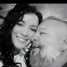 Who does full glam makeup in Indy?