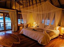 Bungalows Sur L Eau A Tahiti Le Meridien Tahiti Votre Hotel A Tahiti Avec Easytahiti Com In 2020 Water Bungalow Honeymoon Rooms Home