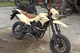 Kawasaki d tracker se 2016 modif trail klx150 klx 150 motor. Kawasaki D Tracker Menolak Jangkung Bodi Repaint Warna Krem Khas Jepang Gridoto Com