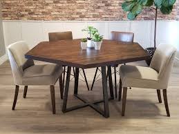 Dessus en bois de frêne, structure métallique. Pin By James James On Future Home In 2021 Dining Table Hexagonal Table Pedestal Table