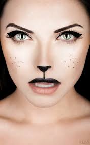 Quick Makeup Halloween Woman Black Cat Eyes Black Cat Eyes Halloween Makeup Quick Woman In 2020 Schminkzeug Katze Schminken Fasching Schminken