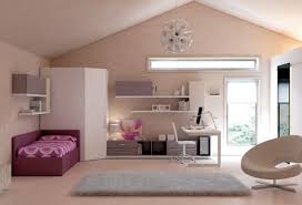 Kinderzimmer Modern Holztone Weisse Mobel Dachschrage Modernes Kinderzimmer Kinderzimmer Farbe Kinder Zimmer