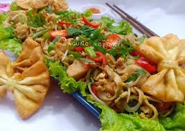 Tes rasanya dengan cara merebus secuil adonan. Cara Membuat Kwetiaw Goreng Super Resep Masakanku