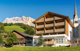 Maybe you would like to learn more about one of these? Hotel Cavallino Zimmer Und Ferienwohnungen In Alta Badia