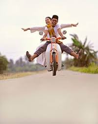 Prewedding motor cb konsep bikers retro (tips + contoh foto). 16 Vespa Wedding Ideas Vespa Wedding Vespa Pre Wedding Photoshoot