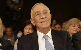 Pandemia de coronavírus a foto do presidente português no supermercado que surpreende mais o resto do mundo que portugal uma imagem de marcelo rebelo de sousa, o 'professor', fazendo compras. Marcelo Rebelo De Sousa Depois De Costa Na Esplanada Marcelo De Calcoes No Supermercado Vip Pt