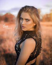 Outdoor Photography Model Portraiture Photography Photoshoot Ideas Photoshoot Poses Girl Female Model Female Portrait Model Poses Model Photography