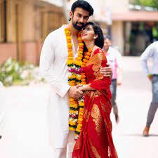 Sushmita Sen Flies Off To Goa With Her Father Kids And Boyfriend Rohman Shawl For Brother Rajeev Sen S Wedding Hungryboo Court Marriage Outfit Indian Wedding Photography Poses Indian Wedding Couple Photography