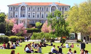 Üstün ergüder boğaziçi üniversitesi tarafından rektör olarak seçilmiş, 2000 yılında da görevini prof. Bogazici Universitesi Nden Yuz Yuze Egitim Karari