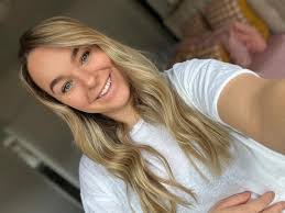 Shannon Andrews's Instagram, Twitter & Facebook