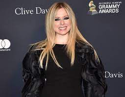 Avril lavigne just joined tiktok and got a little help from sk8er boi tony hawk for her first video. Uaqq6wmsipviwm