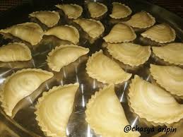 Tutup adunan minyak dengan rapi. Terbaiklah Ini Rahsia Karipap Pusing Tak Mudah Pecah Pesona Pengantin