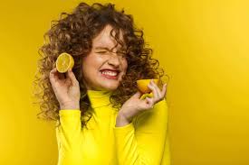 According to colorist and #mydentity brand founder, guy tang, the primary reason why lemon juice changes the color of hair isn't so much about the ingredient as it is about the reaction that occurs when it's exposed to uv light. How To Lighten Your Hair With Lemon Juice Ultimate Guide Living Gorgeous